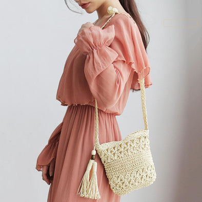 Women Messenger bags Ins Hot Sale Hollow Out Woven Single shoulder Crossbody Tassel Beach Casual Straw Bag for Women girl bags